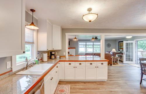 Bring Your Boat! Little Traverse Lake Getaway - Foto 7