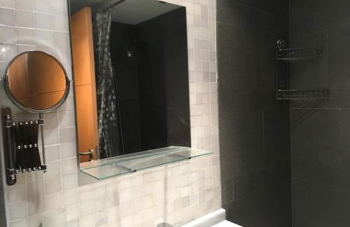 Piso Frente al Mar Primera Línea de Playa en Malaga con Parking Gratuito - Photo 11