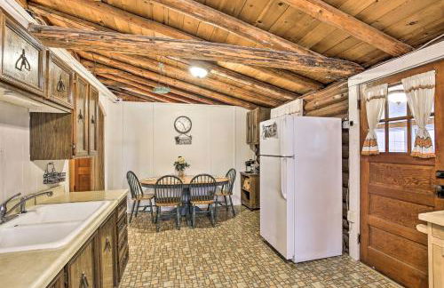 Lakefront 1930s Log Cabin with Dock and Fire Pit! - Foto 8