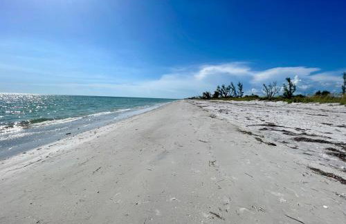 Remote Island Retreat with Private Ferry, Pool, Beach - Foto 16