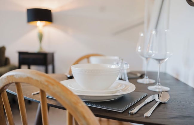 Corner House - Bright 2BD in Cheltenham - Photo 23