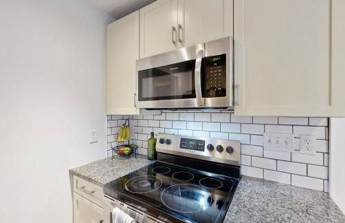 3 Mi to Dtwn Charlotte! Quiet Haven with Fenced Yard - Foto 8