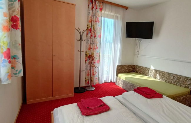 Sunny Holiday Apartment on Lake Klopeiner With Balcony and Private Beach - Photo 2