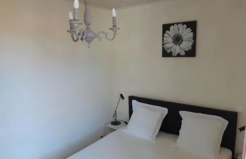 Spacious family home with countryside views - Photo 6