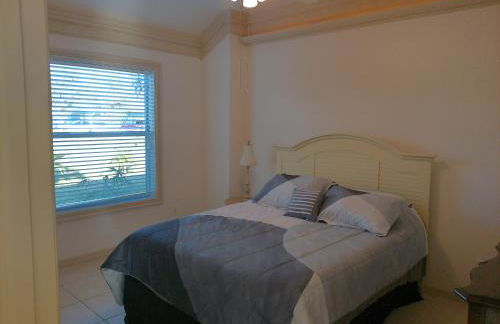 Port Charlotte Palms-Pet friendly, Heated Private Pool and Mini Orchard - Foto 47