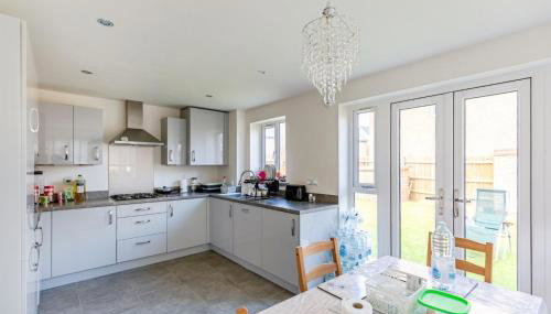 4 Bed Room Service Accommodation - 2 Parkings - Fibre Wi-Fi - Workstation - Foto 4