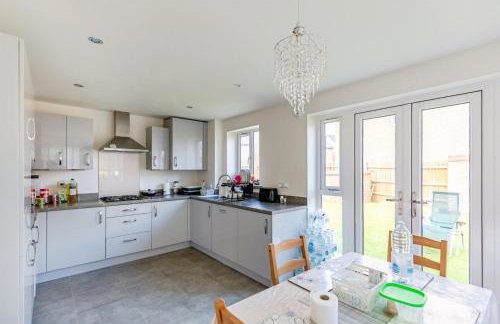 4 Bed Room Service Accommodation - 2 Parkings - Fibre Wi-Fi - Workstation - Foto 4