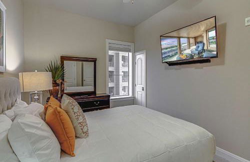 Chic 2BD with Balcony Pool Hot Tub & Marina Views - Foto 23