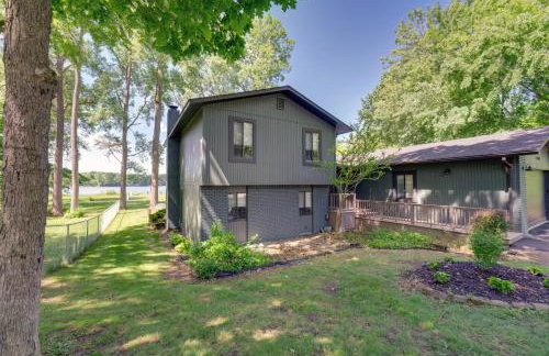 Lakefront Retreat with Views and Decks and Fire Pit - Foto 40