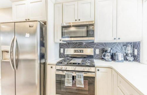 Next to Convention Center, Dave and Busters and Shops with parking - Foto 17