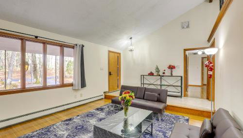 Peek-a-Boo Lake Views and Yard Windham Home - Foto 5