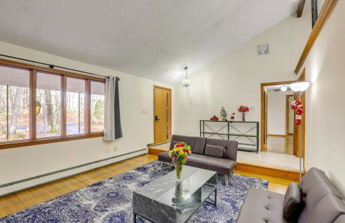 Peek-a-Boo Lake Views and Yard Windham Home - Foto 5