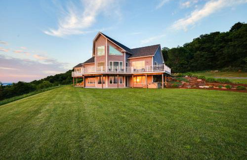 Lake View Champlain Home with Hot Tub and Sauna! - Foto 32