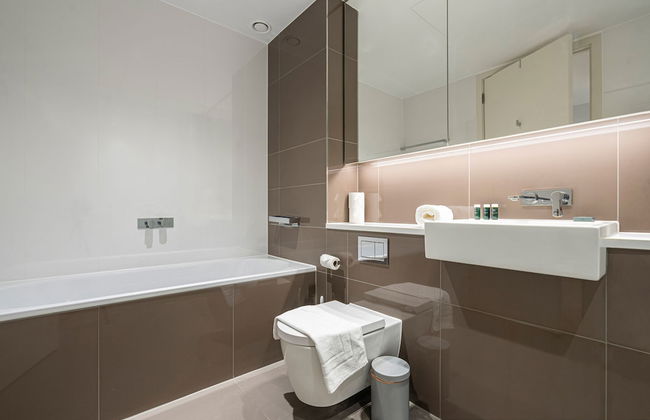 Fabulous Three-bedroom Apartment by the River - Foto 33