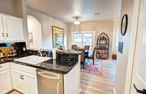 NEW Oak Lodge at Little Ranches 5 min to Square - Foto 18