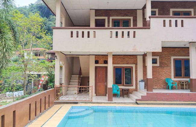 Villa Yustisia Curug 7 Cilember - Foto 48