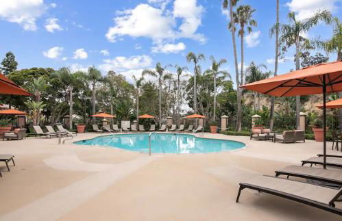 Stylish 1BR with KING Bed, Pool, Jacuzzi & Gym, Free Parking, Near UCSD - Foto 4