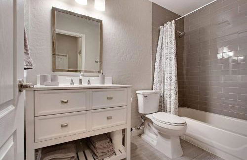 HOLLYHOCK - Pet-Friendly 4BR Heated Pool & Near Golf - Foto 22