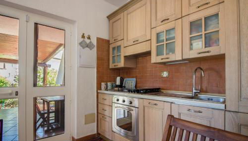 GuestHost - Seaside Apartment with Parking - Foto 3