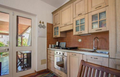 GuestHost - Seaside Apartment with Parking - Foto 3