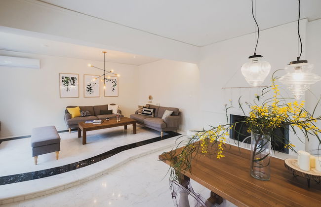 Mid-Century Modern Villa Vintage Charm - Foto 18