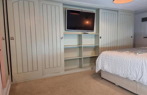 Neet Retreat - sleeps 7 next to beach - Foto 35