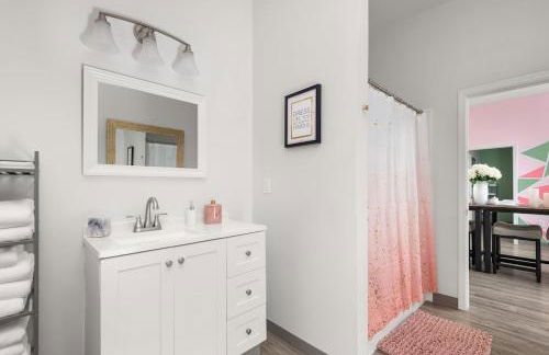 2 Condo Units! Sleeps 26! Free Parking, 5 Min DT - Foto 17