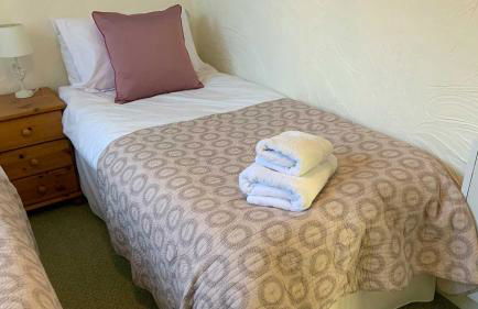 Cider Cottage - 3 Bedroom - Onsite Parking - Photo 18