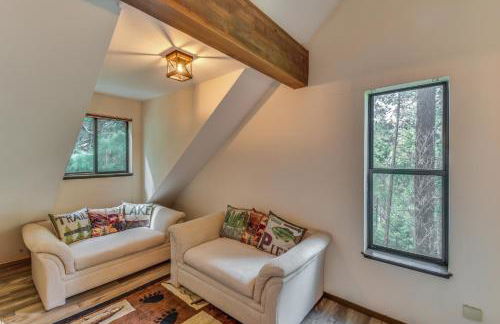 2 Mi to Mi-Wuk Village Cabin with Large Deck - Foto 18