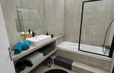 14eme et der étage "Arty" avec 2 chambres et vue panoramique ! - Foto 8