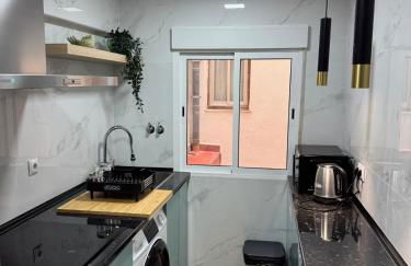 Entire apartment in the heart of downtown N&N - Photo 17