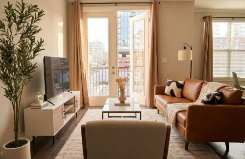 Boulevard Stays Midtown 1BR Pool Gym Parking 01 - Foto 1