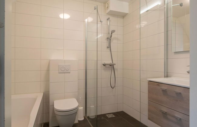 Restyled Bungalow With 2 Bathrooms, Near the Beach - Photo 6