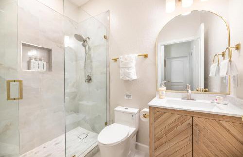 Stylish Retreat with Pool near The Parks - Foto 23