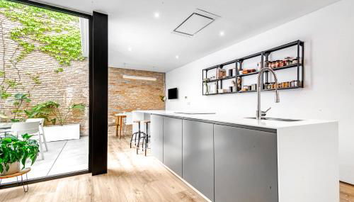 LeonAlba House Private Villa Private rooftop Private Pool Private Andalusian Courtyard Free Parking BBQ 8 Guests - Foto 3