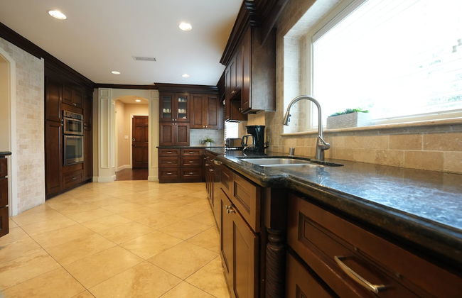 Incredible Estate 5 Bedrooms 3 Bathroom W/resort Style Rock Pool & Jacuzzi - Photo 17