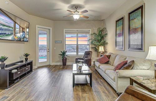 Chic 2BD with Balcony Pool Hot Tub & Marina Views - Foto 15