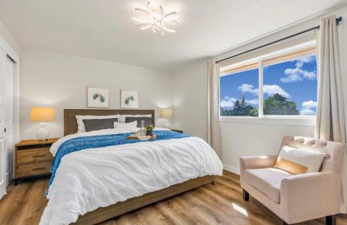 Tastefully Remodeled 4 Bedroom Home with Rainier View - Foto 13
