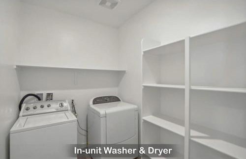 Entire Private Home with 4 Bedrooms 2 Bathrooms, Mountain Edge, New House, Ranch, Gated Yard, Available Now - Foto 13