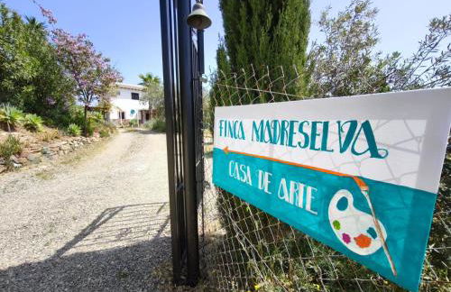 Künstlerhaus Finca Madreselva mit atemberaubenden Weitblick mit Infinitypool, kleinen Teichen und vielen Sitzplätzen in Tolox Malaga im Nationalpark Sierra de las Nieves, ideal für Entspannung, aber auch zum Wandern - Foto 16