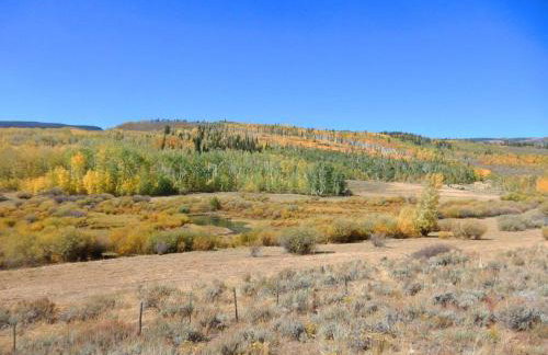 Red-tail Roundhouse at 22 West Cabins and Recreation - Foto 26