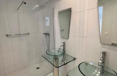 Central -300m Palais- Seaview-A/C-WIFI-spacieux - Foto 3