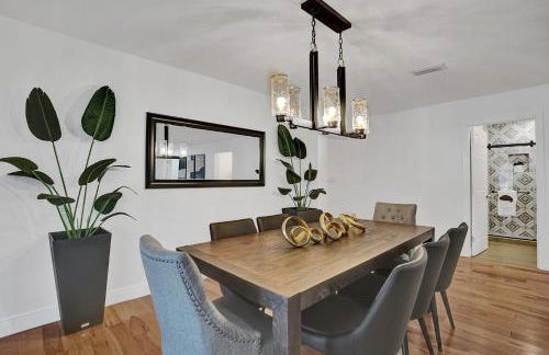 8BR Gem With Pool, Lake View & Tons of Amenities! - Foto 34