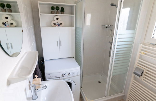 Canal-side Stay, Giethoorn - Photo 11