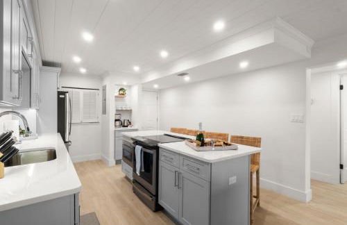 Serenity Shores Renovated Top Floor Condo w Stunning Ocean Views - Foto 3