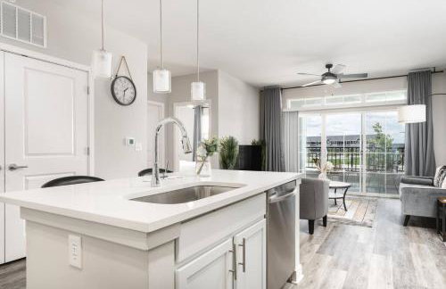 Serene 1BR Perfect Indy Stay - Foto 25