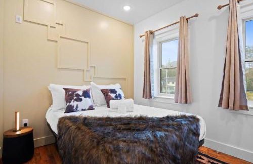 Modern Mountain Escape Sleeps Large Groups - Foto 28