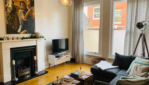 Luxury Fulham Flat with 5* touches nr River Thames - Photo 2