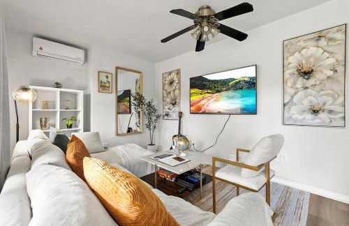 Entire Private Home with 4 Bedrooms 3 Bathrooms, King Bed, Big Yard, Prime Area, Ranch Style, Available Now - Photo 24