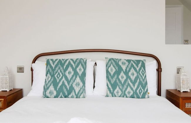 Mariners Stylish Beachside Getaway With Sea Views - Photo 35